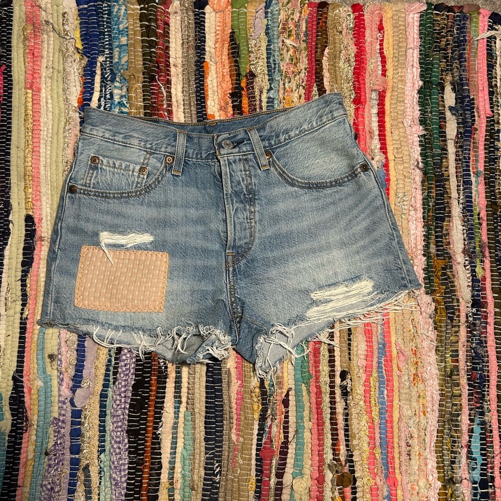 Levi's Blue Jean Shorts Distressed Cut-Off Style 🪺